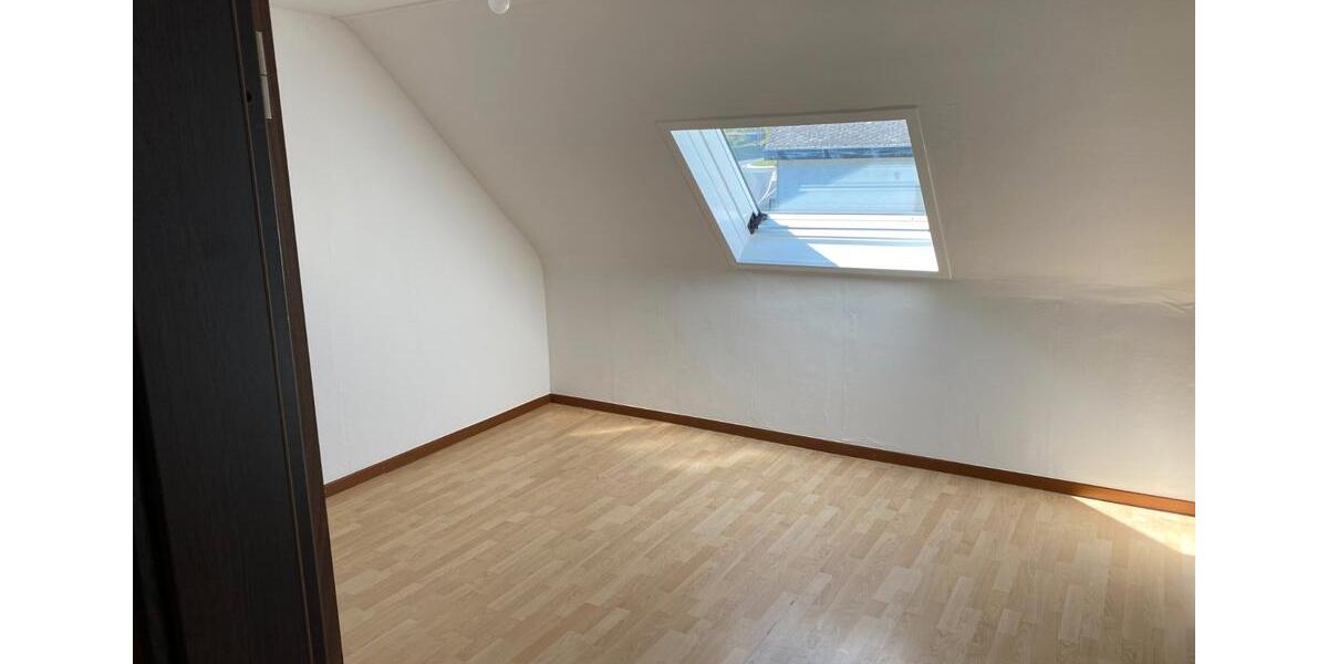 Dachgeschoßwohnung Nauort - 3.5 Zimmer, 70 m&sup2;, 595&euro; | Angebot:26627079