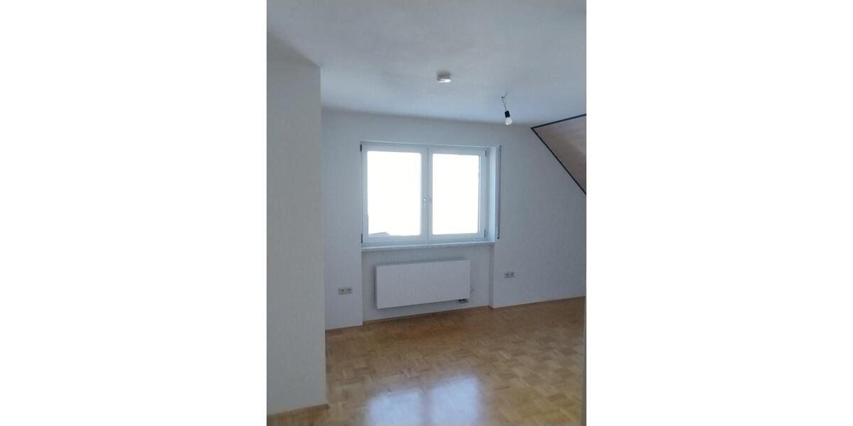 Dachgeschoßwohnung Dentlein am Forst - 4 Zimmer, 97 m&sup2;, 850&euro; | Angebot:26232067