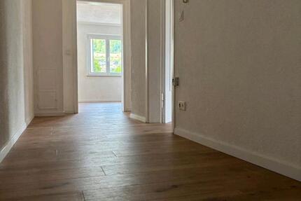 Voll renovierte 3-Zimmer-Wohnung mit Einbauküche 3 zimmer