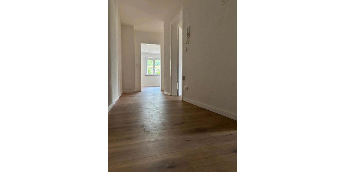 Voll renovierte 3-Zimmer-Wohnung mit Einbauküche 3 zimmer