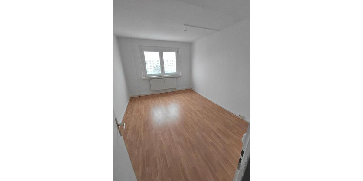 Etagenwohnung Borna - 3 Zimmer, 68 m&sup2;, 426&euro; | Angebot:25126834