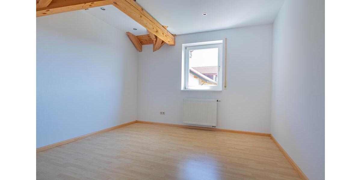 Dachgeschoßwohnung Waldshut-Tiengen Tiengen - 4.5 Zimmer, 110 m&sup2;, 750&euro; | Angebot:26630278