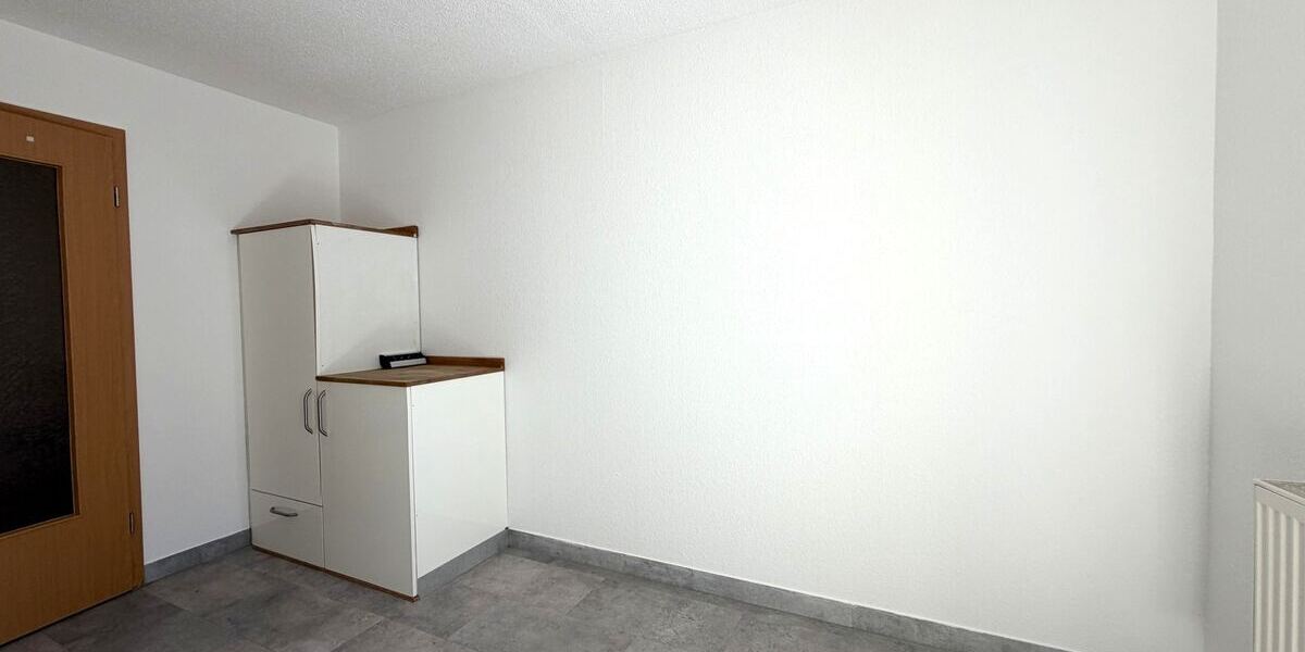 Zentral gelegene 3-Zimmer Wohnung im Dachgeschoss mit Einbauküche - Dachgeschoßwohnung Mittweida Rößgen | Angebot:27207669