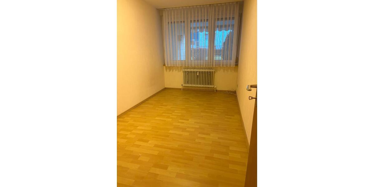 Hochparterre Holzgerlingen - 4.5 Zimmer, 99 m&sup2;, 1.700&euro; | Angebot:25612116