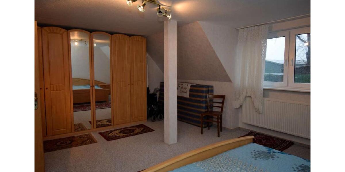 Dachgeschoßwohnung Bülkau - 5 Zimmer, 120 m&sup2;, 15&euro; | Angebot:26030862