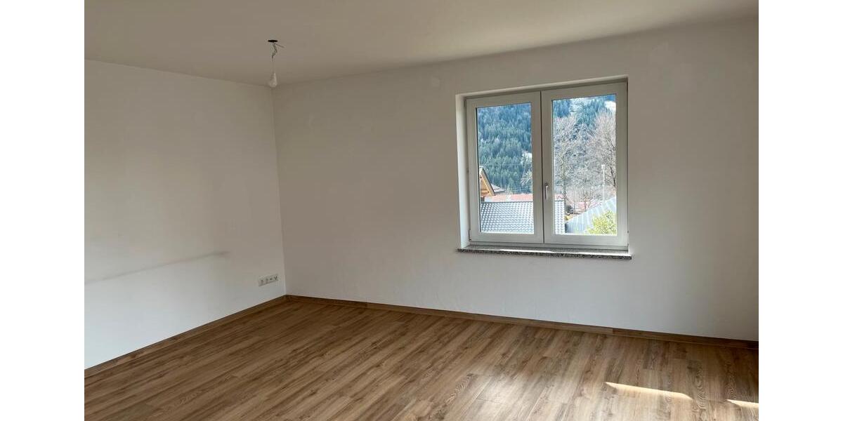 Erdgeschoßwohnung Bad Hindelang - 4 Zimmer, 100 m&sup2;, 1.390&euro; | Angebot:24652000