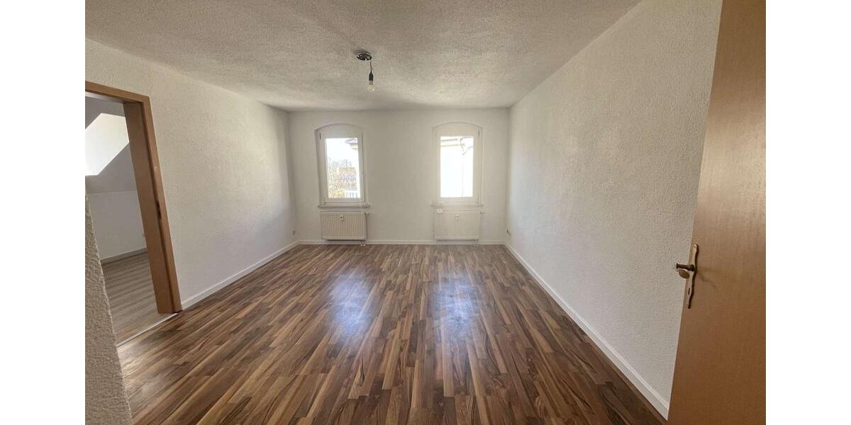 Dachgeschoßwohnung Reichenbach im Vogtland - 4 Zimmer, 77 m&sup2;, 420&euro; | Angebot:26168702