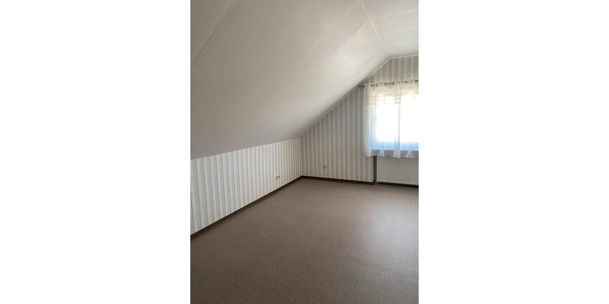 Dachgeschoßwohnung Hermeskeil - 3 Zimmer, 96 m&sup2;, 690&euro; | Angebot:26705197