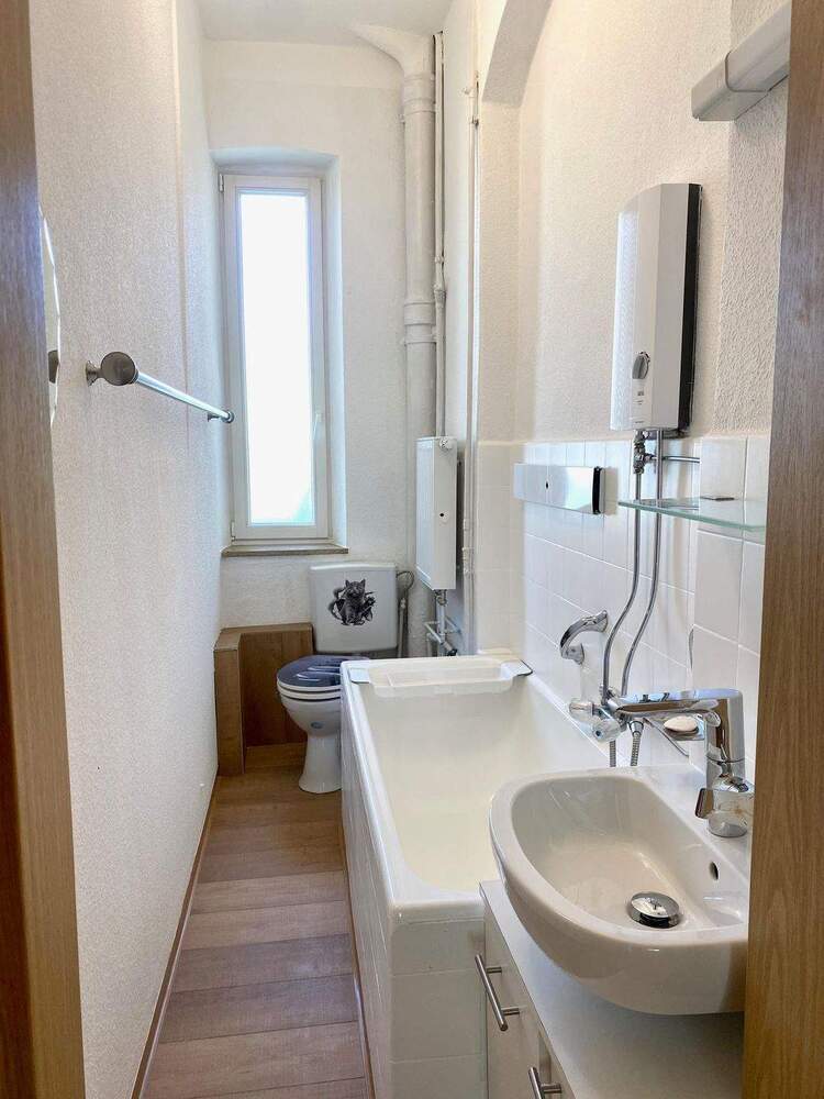 Renovierte JugendstilWohnung mit Süd-Balkon in ruhiger Anwohnerstraße