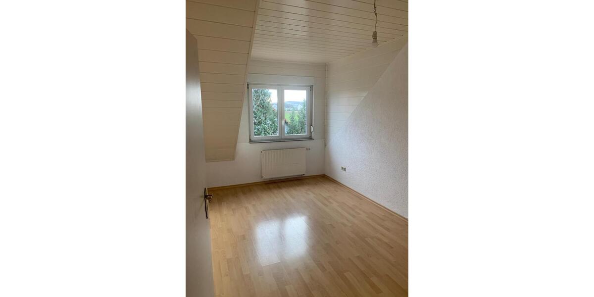 Dachgeschoßwohnung Limburg an der Lahn - 4 Zimmer, 94 m&sup2;, 1.000&euro; | Angebot:25285667