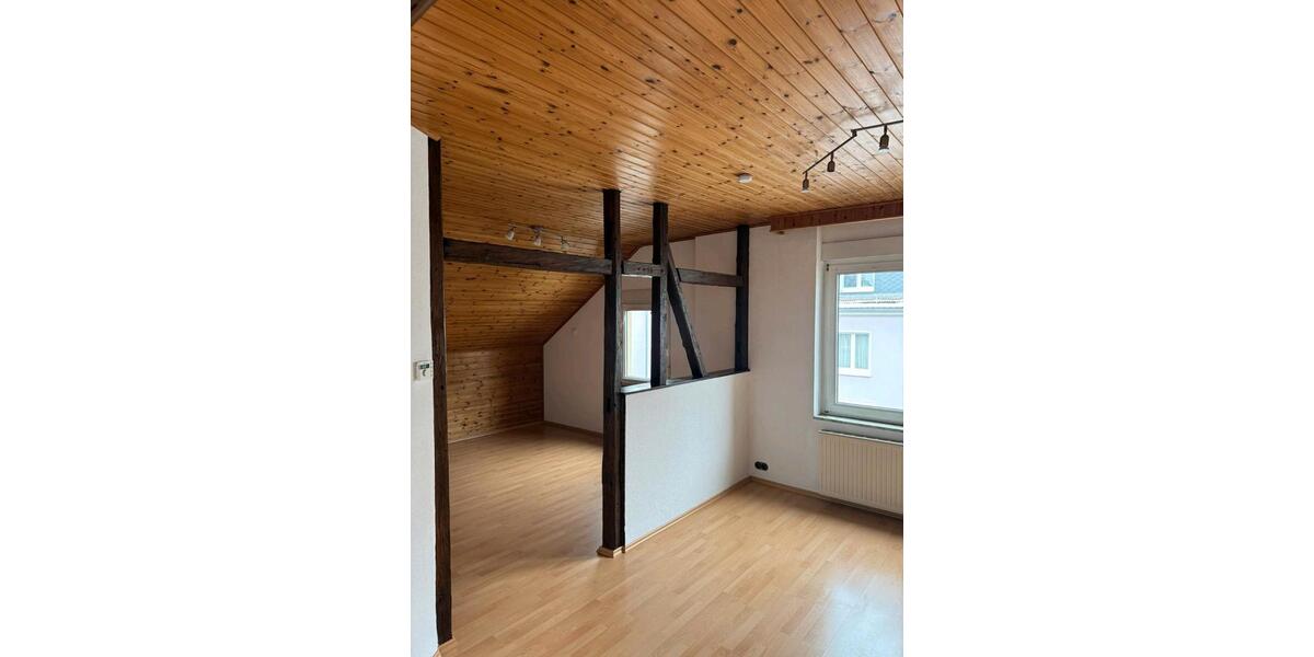 Dachgeschoßwohnung Pohlheim - 4 Zimmer, 105 m&sup2;, 1.450&euro; | Angebot:25058021