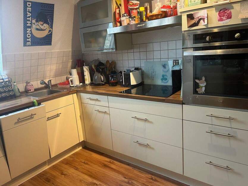3-Raumwohnung mit Dachterrasse und Weitblick über Halle, Stellplatz, Einbauküche & dekorativen Sichtbalken! 3 zimmer