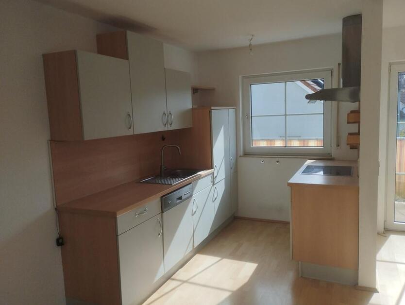 2-Zimmer-DG-Wohnung mit Balkon (Markise) in Werneck AB SOFORT