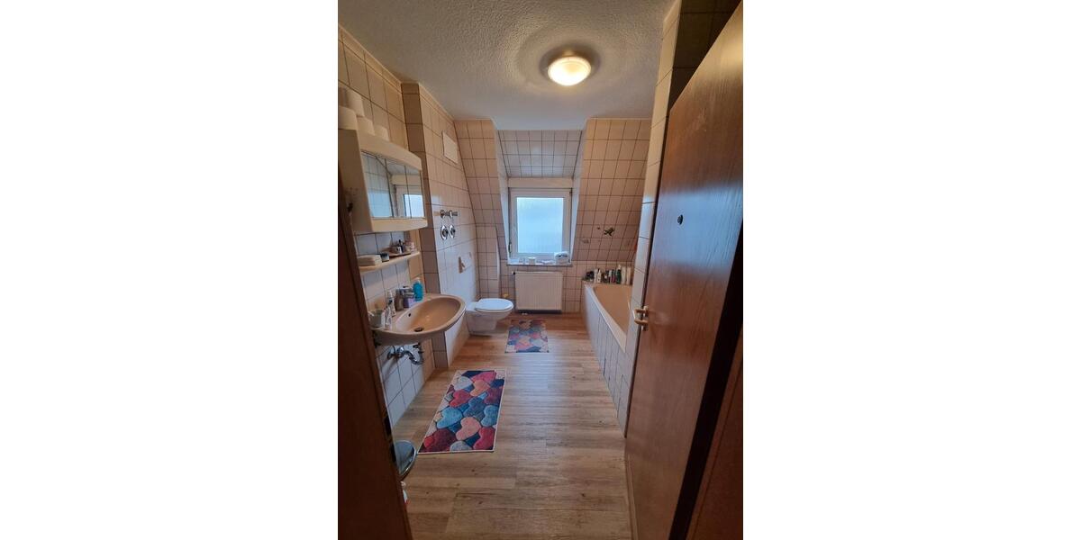 Dachgeschoßwohnung Neukirchen - 5 Zimmer, 100 m&sup2;, 600&euro; | Angebot:26167041