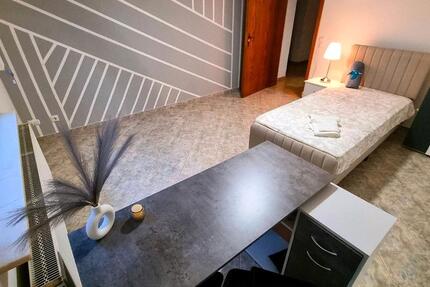 Ein möbliertes wg-Zimmer in einer möblierten Wohnung 4 zimmer