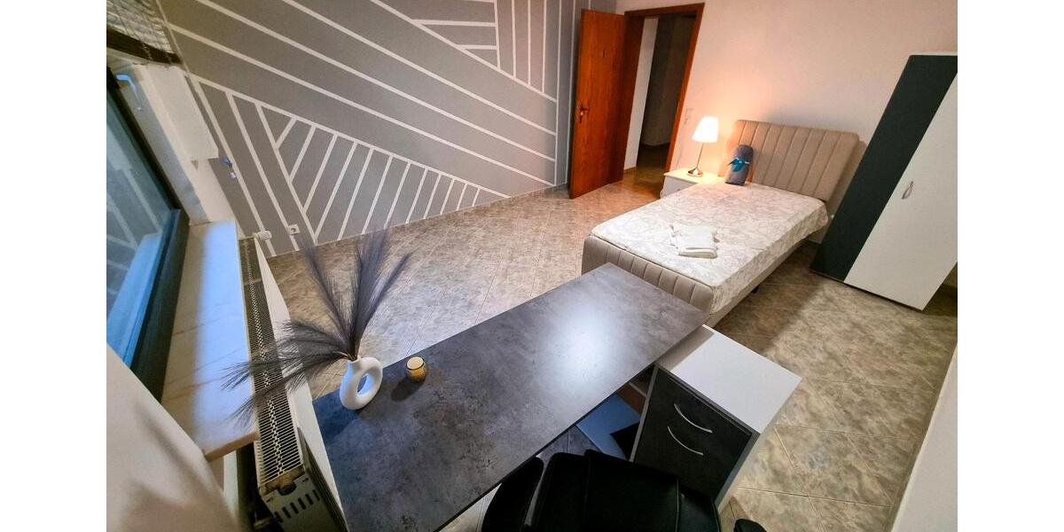 Ein möbliertes wg-Zimmer in einer möblierten Wohnung 4 zimmer