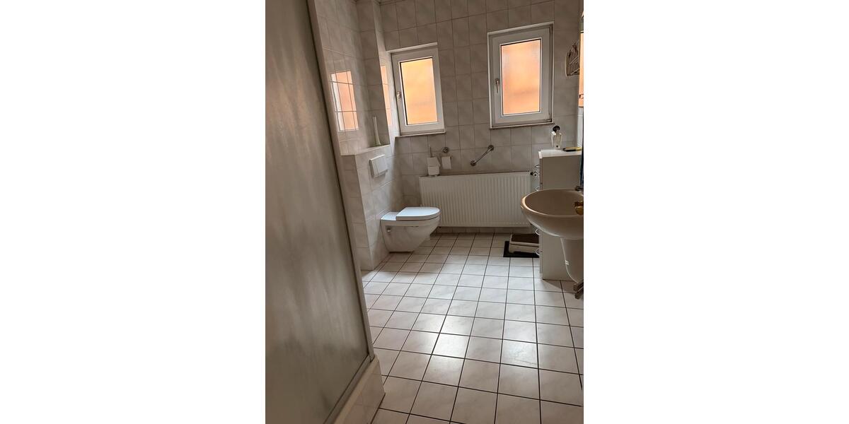 Haus zu vermieten 290qm auch Gewerbe möglich Halle Garten Wohnung 7 zimmer