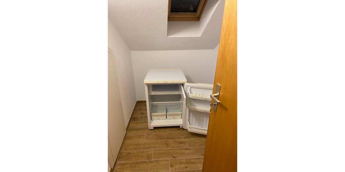 Dachgeschoßwohnung Ellwangen (Jagst) - 1 Zimmer, 12 m&sup2;, 400&euro; | Angebot:24436679
