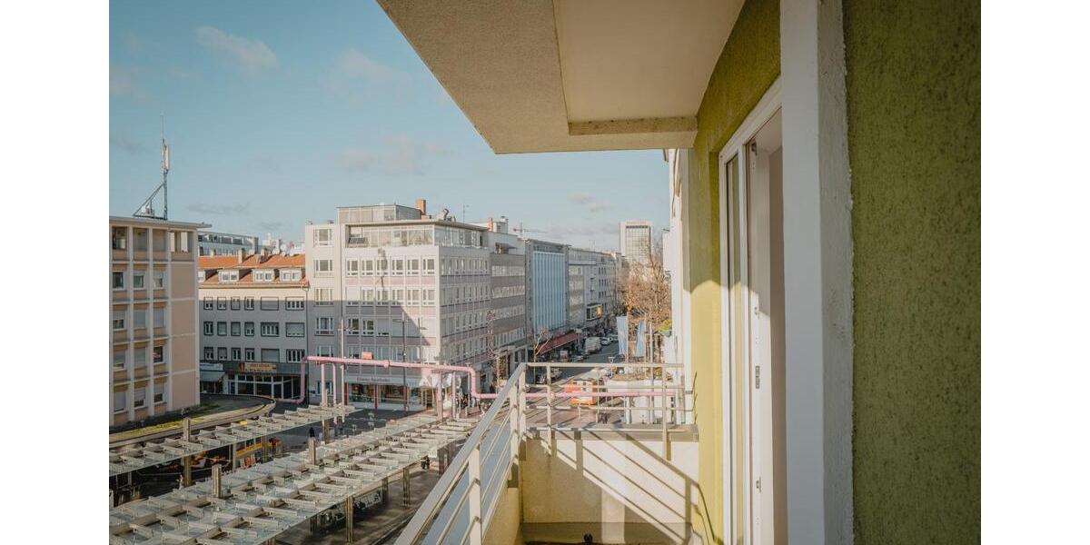 Helle renovierte 3-Zimmer-Wohnung mit neuer Einbauküche (Video) 3 zimmer