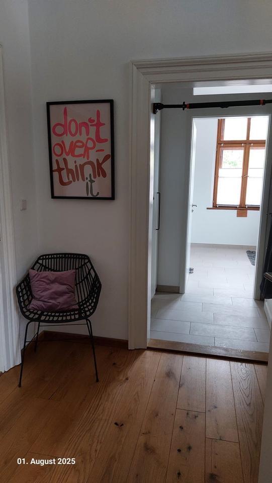 2 Zimmer Wohnung 87qm hell 1. OG
