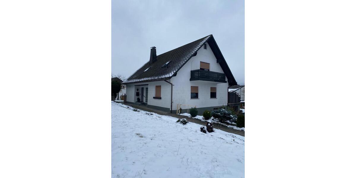 Etagenwohnung Ehringshausen - 5 Zimmer, 145 m&sup2;, 1.500&euro; | Angebot:24782704