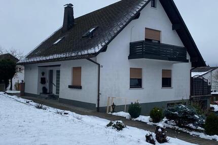 Wohnung Ehringshausen - 5 Zimmer, 145 m&sup2;, 1.500&euro; | Angebot:24782704