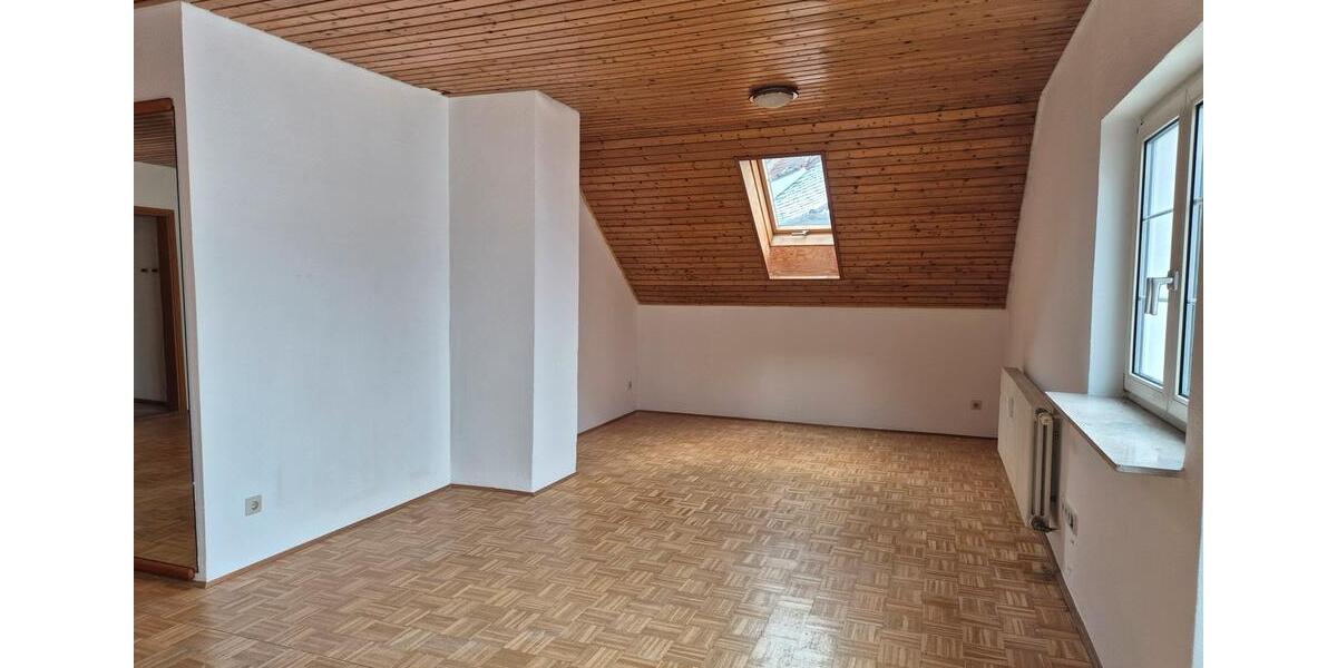 Dachgeschoßwohnung Pfullendorf - 4 Zimmer, 85 m&sup2;, 950&euro; | Angebot:25993651