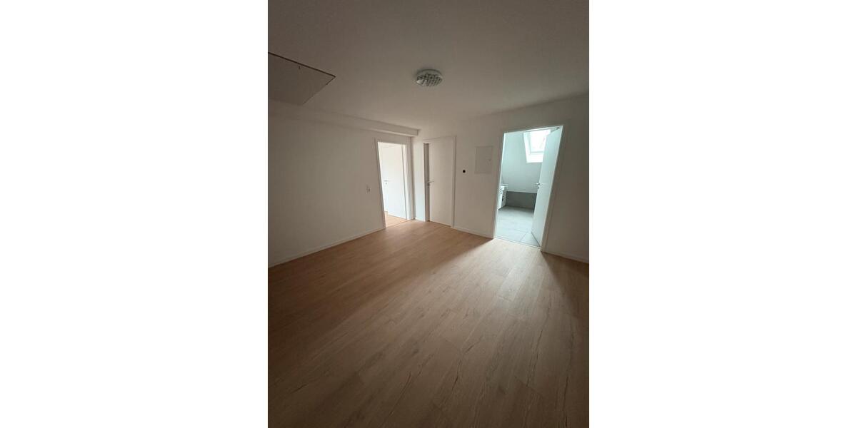 Dachgeschoßwohnung Geislingen - 4 Zimmer, 115 m&sup2;, 980&euro; | Angebot:26018585