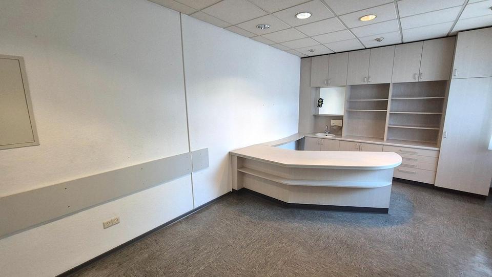 Attraktive PraxisräumeBüroflächen 250m² in guter Lage von Oberhausen zimmer