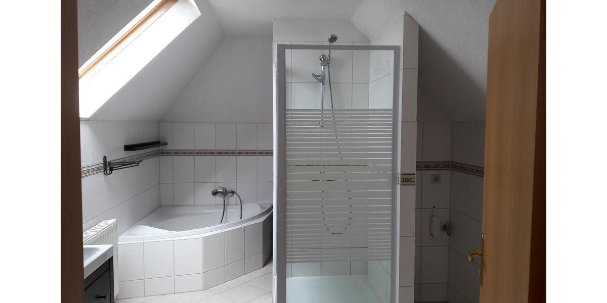 Dachgeschoßwohnung Gera Alt-Bieblach - 3 Zimmer, 100 m&sup2;, 670&euro; | Angebot:25989735