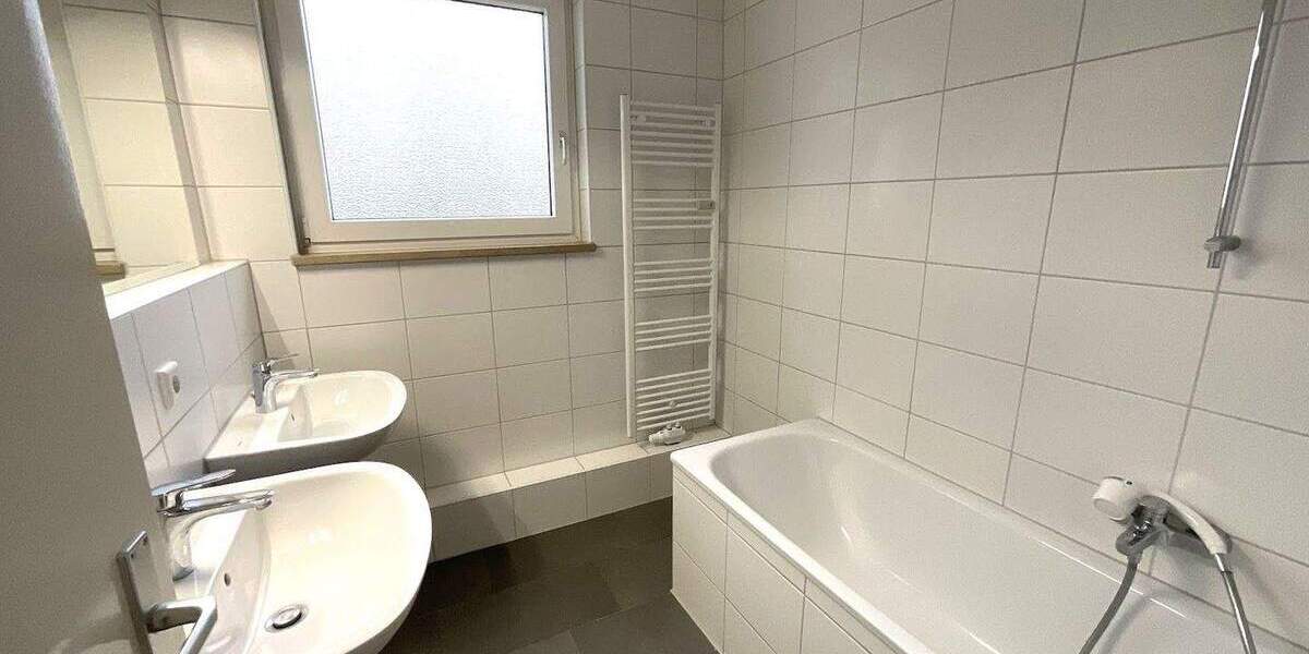 Zimmer Nürnberg Langwasser - 3 Zimmer, 80 m&sup2;, 899&euro; | Angebot:25780095