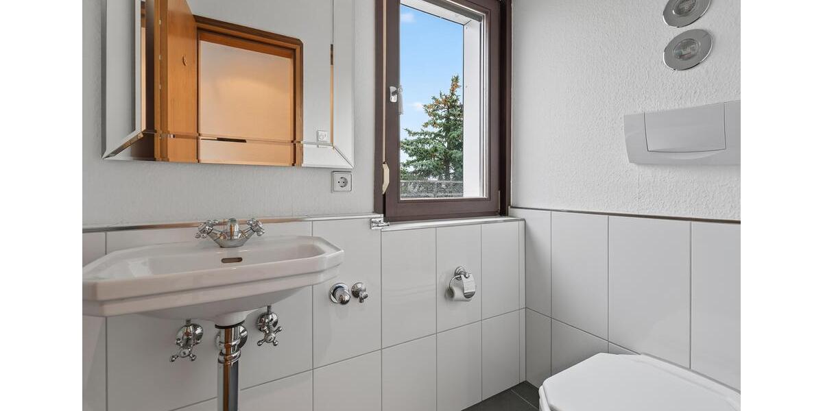 Einfamilienhaus Waldbronn - 5 Zimmer, 177 m&sup2;, 2.170&euro; | Angebot:26678671