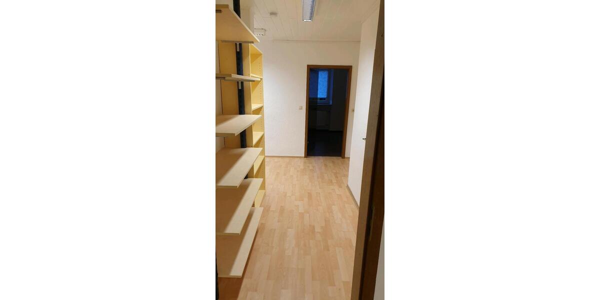3 Zimmer Wohnung, Küche, Bad und Dachterrasse in 97653 Bisch 3 zimmer