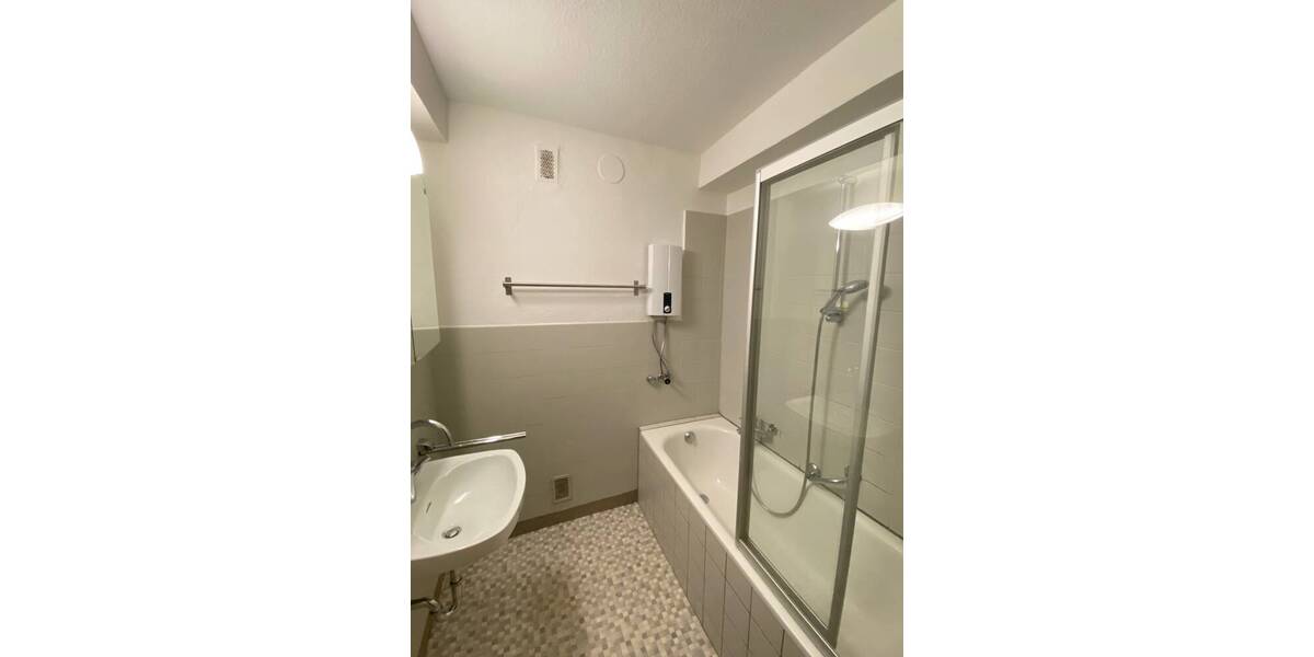 Etagenwohnung Saarbrücken St Johann - 3 Zimmer, 100 m&sup2;, 800&euro; | Angebot:26420001