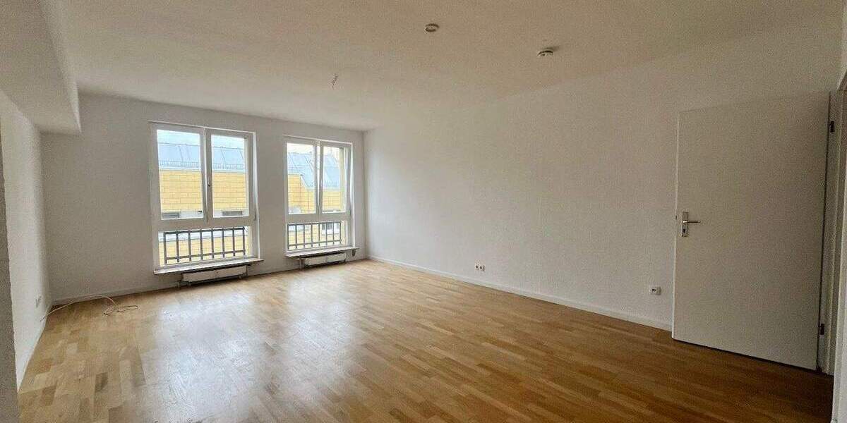 Etagenwohnung Wiesbaden Mitte - 2 Zimmer, 100 m&sup2;, 1.200&euro; | Angebot:24694226