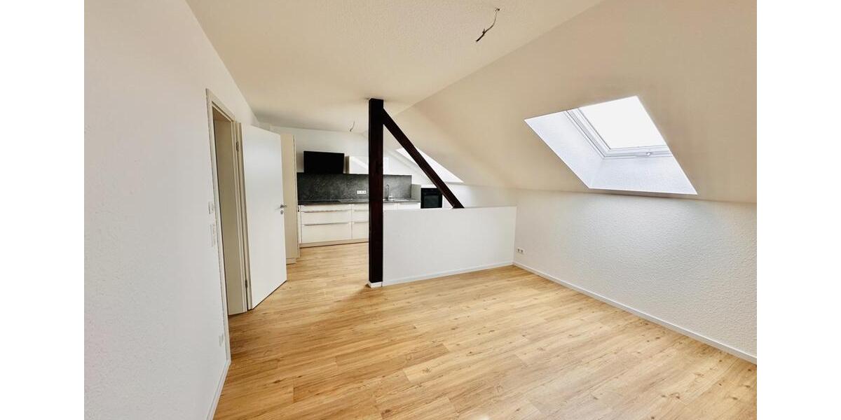 Frisch sanierte, lichtdurchflutete DG-Wohnung mit topmoderner Einbauküche 2 zimmer