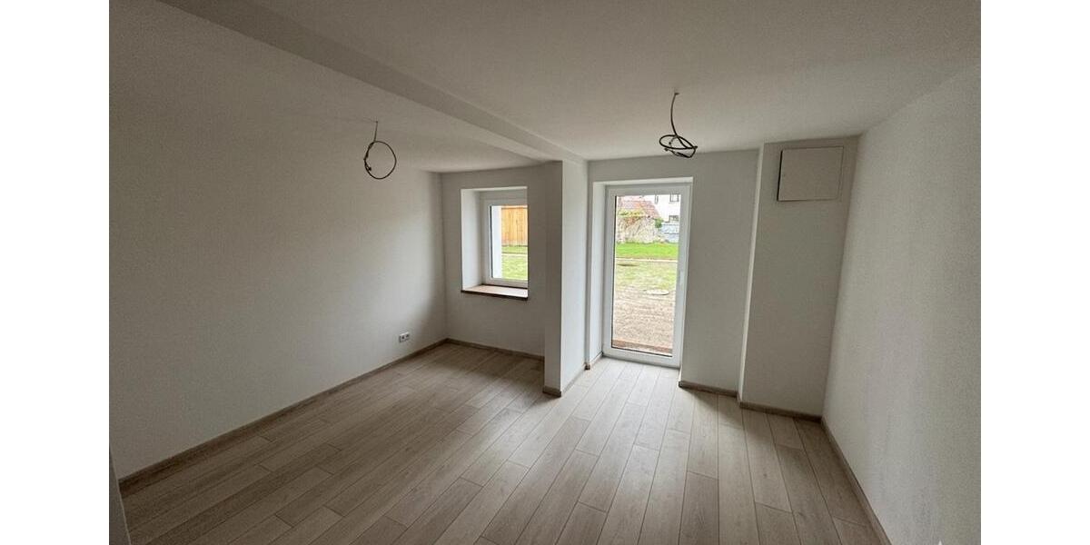 Erdgeschoßwohnung Ebersbach - 4 Zimmer, 187 m&sup2;, 1.400&euro; | Angebot:26107805