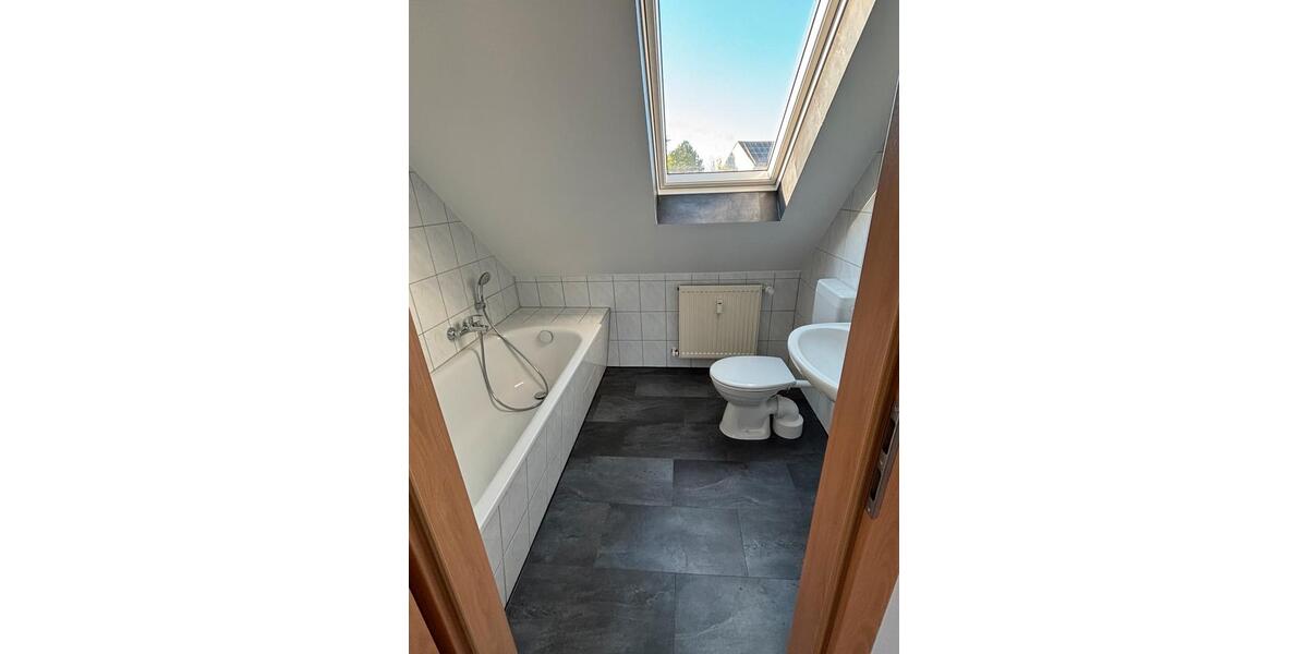 Dachgeschoßwohnung Braunsbedra Frankleben - 2 Zimmer, 35 m&sup2;, 450&euro; | Angebot:26431111