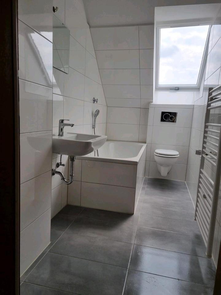 renovierte 3,5 Zimmer DG-Wohnung zur Miete in Kirchlinde (44379) zimmer