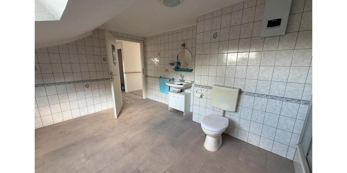 Dachgeschoßwohnung Saarlouis - 2 Zimmer, 100 m&sup2;, 780&euro; | Angebot:26517523