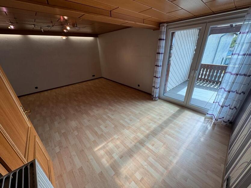 135qm große Wohnung mit Balkon und Küche in Merenberg zu vermiete