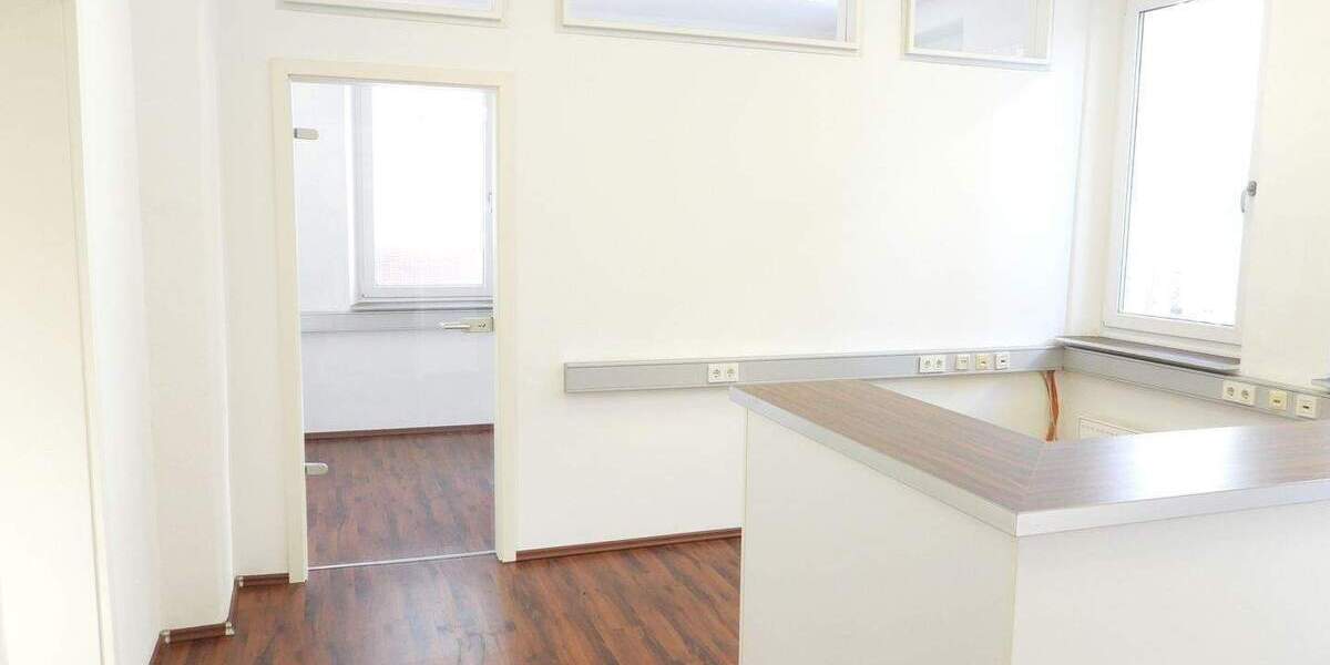Gewerbeobjekt Nürnberg St Peter - 4 Zimmer, 128 m&sup2;, 890&euro; | Angebot:25915937
