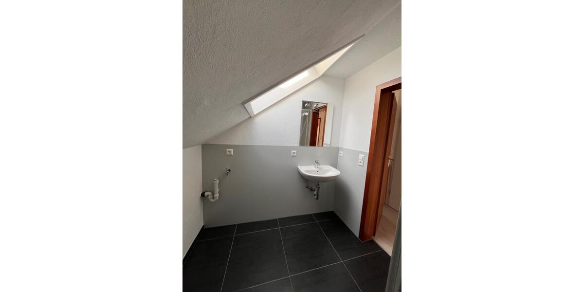 Helle 3-Zimmer DG Wohnung mit Südbalkon - 68 Quadratmeter 3 zimmer