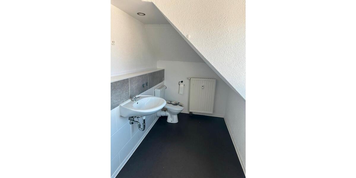 Dachgeschoßwohnung Hecklingen - 4 Zimmer, 62 m&sup2;, 350&euro; | Angebot:24878569