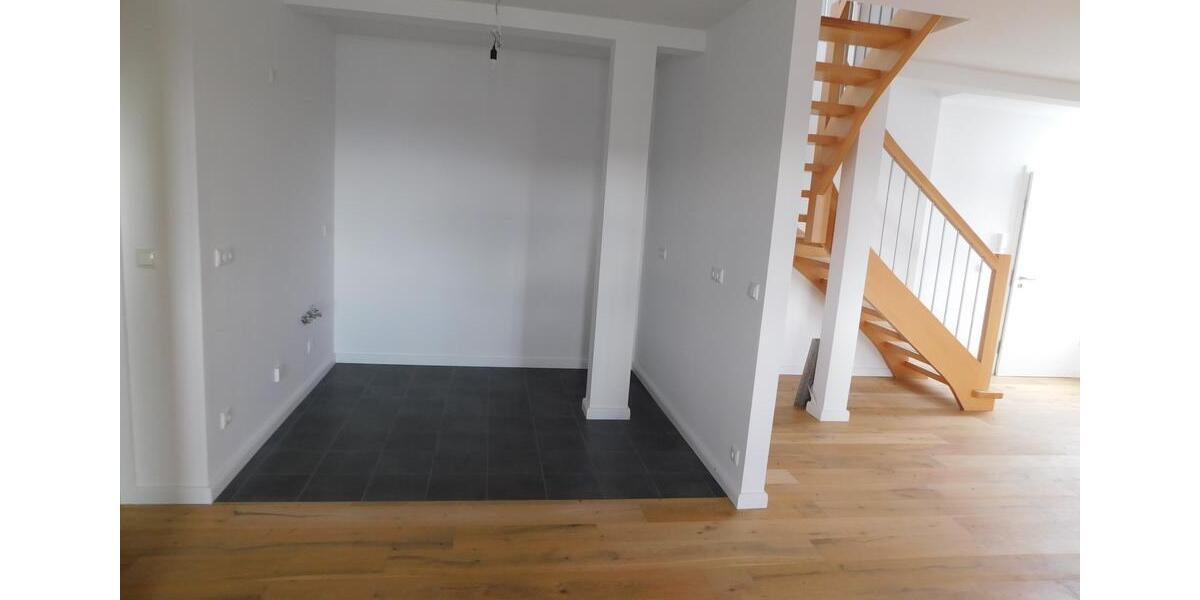 Dachgeschoßwohnung Beelitz - 4 Zimmer, 130 m&sup2;, 1.432&euro; | Angebot:26545646
