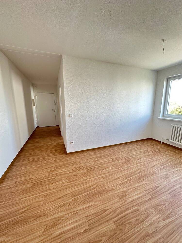 **MODERNISIERTE 3 Zimmer Wohnung MIT BALKON UND NEUEM WANNENBAD**