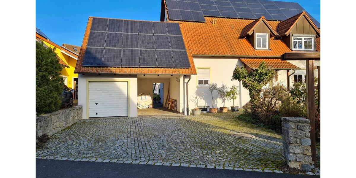 Dachgeschoßwohnung Schwarzach am Main - 6.5 Zimmer, 144 m&sup2;, 1.350&euro; | Angebot:25353316