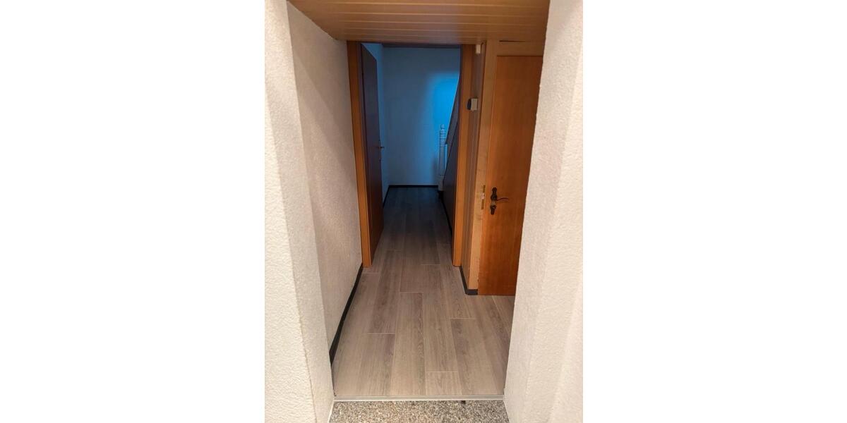 Einfamilienhaus Ehringshausen - 5 Zimmer, 105 m&sup2;, 1.100&euro; | Angebot:24660365