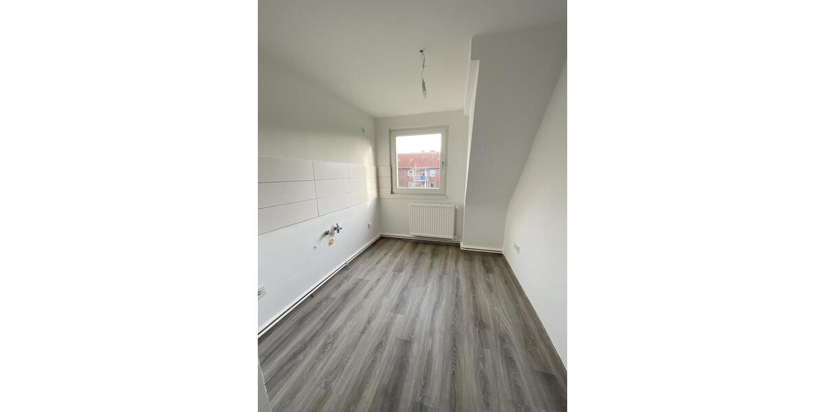 Dachgeschoßwohnung Wilhelmshaven Aldenburg - 4 Zimmer, 63 m&sup2;, 439&euro; | Angebot:26146059