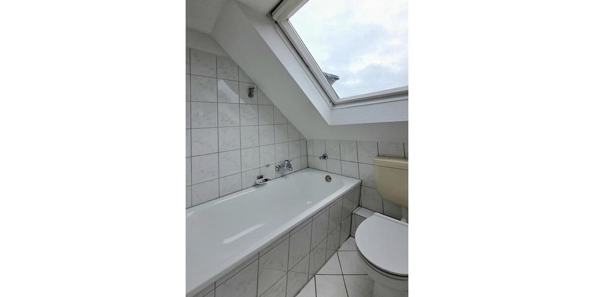 Gemütliche, renovierte 2,5-Zimmer-Wohnung im Dachgeschoss 2 zimmer